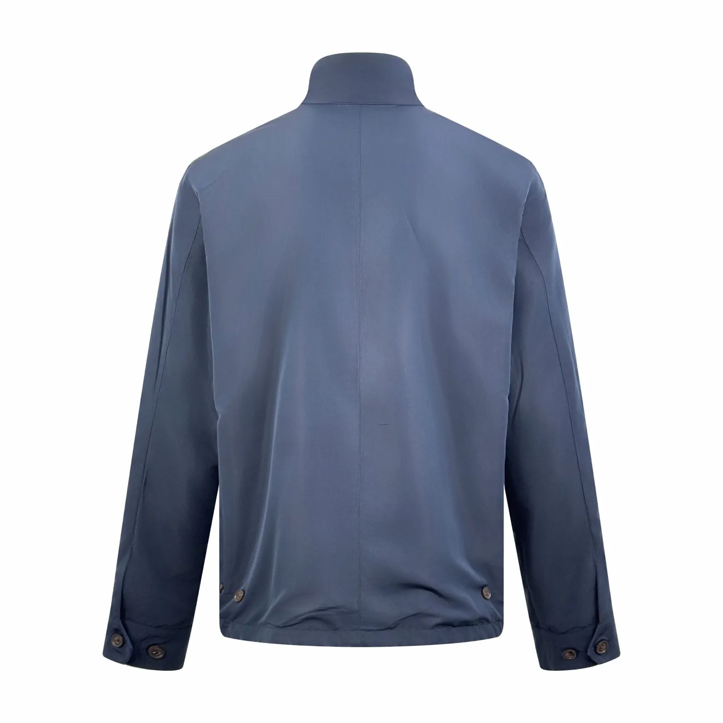P590 Ralph Lauren pony embroidered reversible jacket (blue). Original purchase and development for RMB 3,990. The fabric is made of custom matte moiré taffeta and twill jacquard brocade. Light and tough, smooth drape, comfortable and close to the skin. Quiet dark blue. Elegant style. Twins in one suit. Unlimited style. One side is decorated with twill jacquard brocade. It has its own retro filter, like an old-school gentleman's pocket watch gear. The other side is made of matte moiré taffeta, which brings a sense of relaxed breathing. It has a casual gene and is embellished with exquisite pony logo. It is highly recognizable. The classic stand-up collar is closed with three hidden button tabs. Simplicity controls complexity. The design philosophy hidden in the details. Double-sided style. Hidden old money and slack in one garment. Imported machine embroidery technology is used. Advanced computer control system and sophisticated mechanical components are used to realize the iconic pony embroidery operation with high precision. The lines are smooth and delicate: the template machine opens the bag. The preset template guides the position, shape and size of the bag. The accuracy ensures the quality of the bag opening effect. Ergonomic three-dimensional cutting returns to traditional craftsmanship through segmentation, folding, shrinking and stretching. The so-called slow work produces fine work, which is the respect for the material. The pursuit of feel. The workmanship is complex and tedious. Slow aging. High loss. The fabrics have been washed. Better hand feel and texture. Not easy to deform and not easy to shrink. Not easy to fade and maintain long-lasting beauty. Size:S-M-L-XL